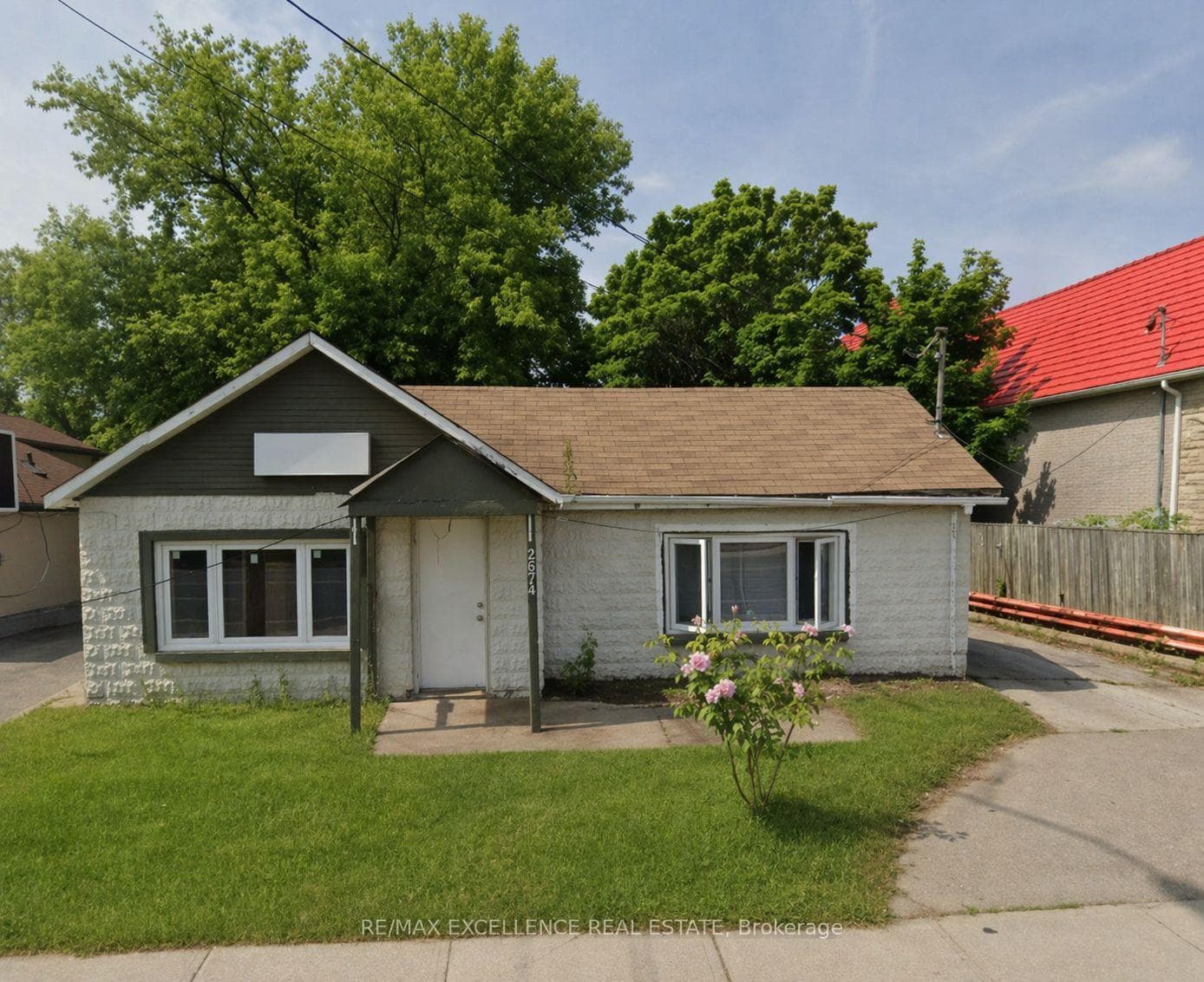 2574 Confederation Parkway, Mississauga, ON L5B 1S2