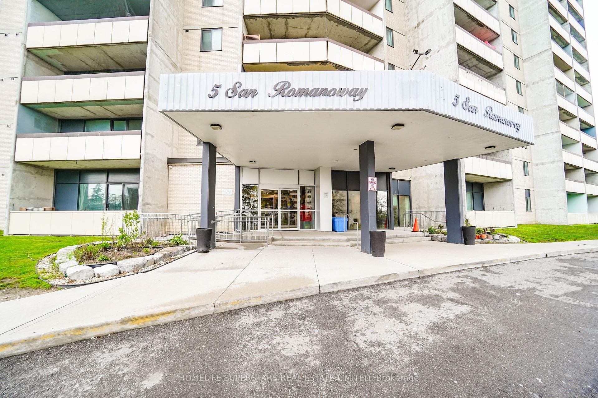 5 San Romano Way 705, Toronto, ON M3N 2Y4