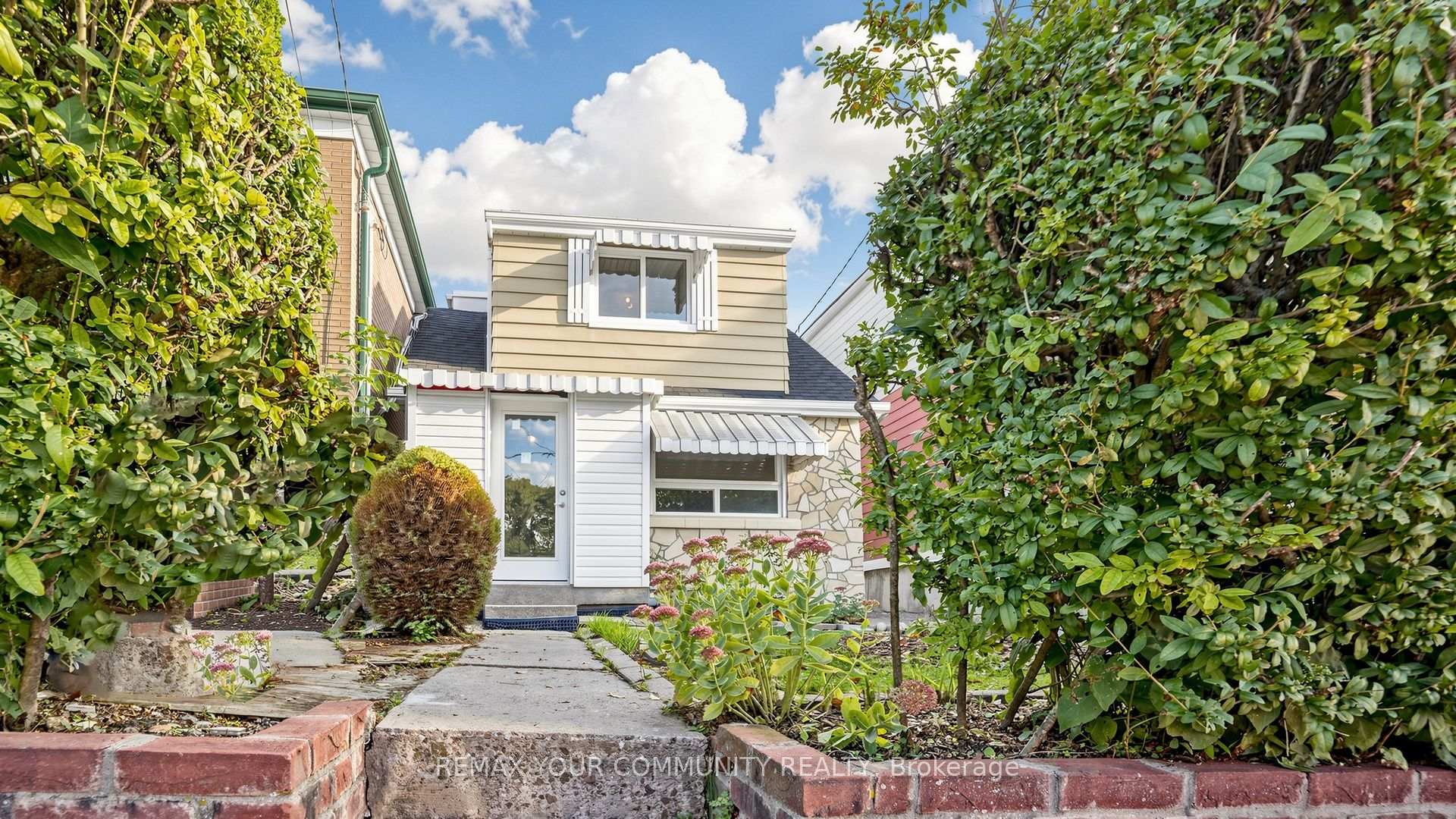 73 Robinson Avenue, Toronto, ON M1L 3S9