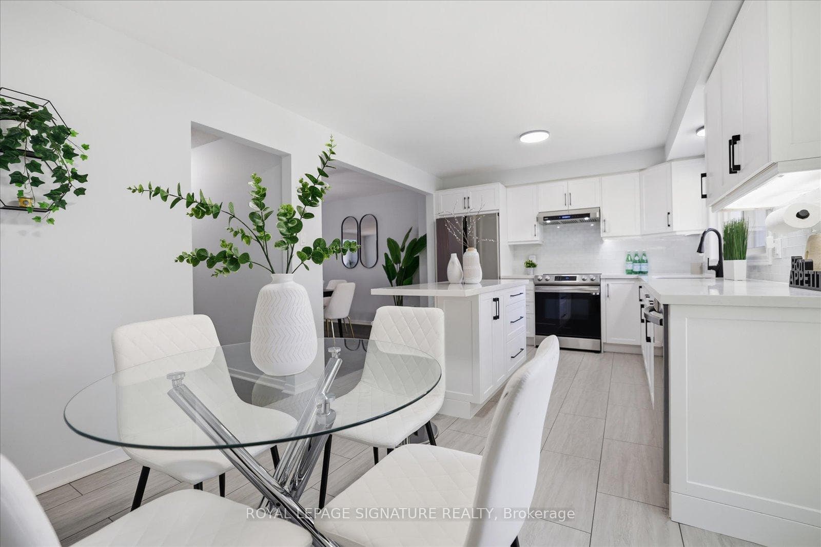 22 Snapdragon Drive, Toronto, ON M2J 4X6