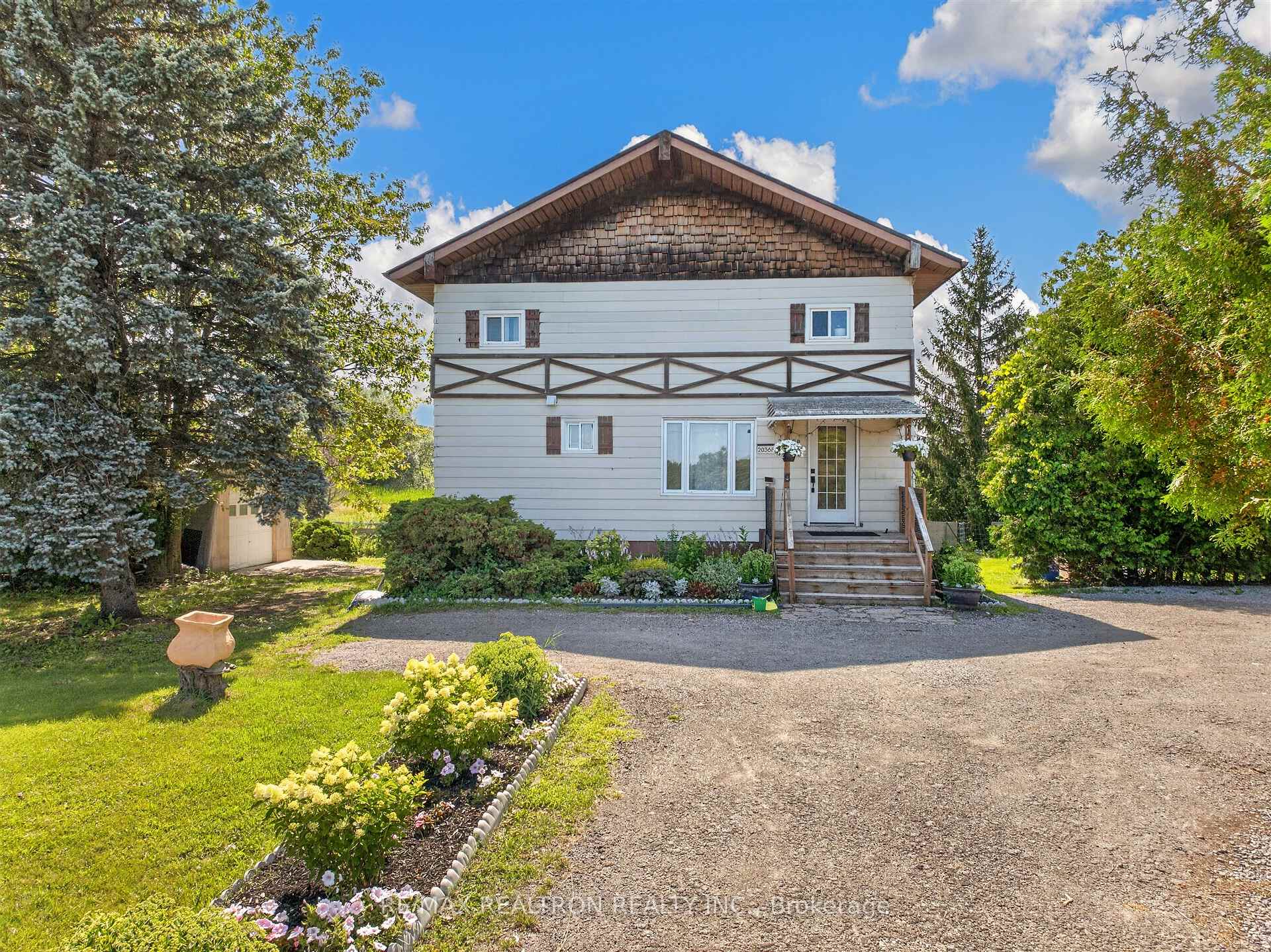 20368 Woodbine Avenue, East Gwillimbury, ON L0G 1R0