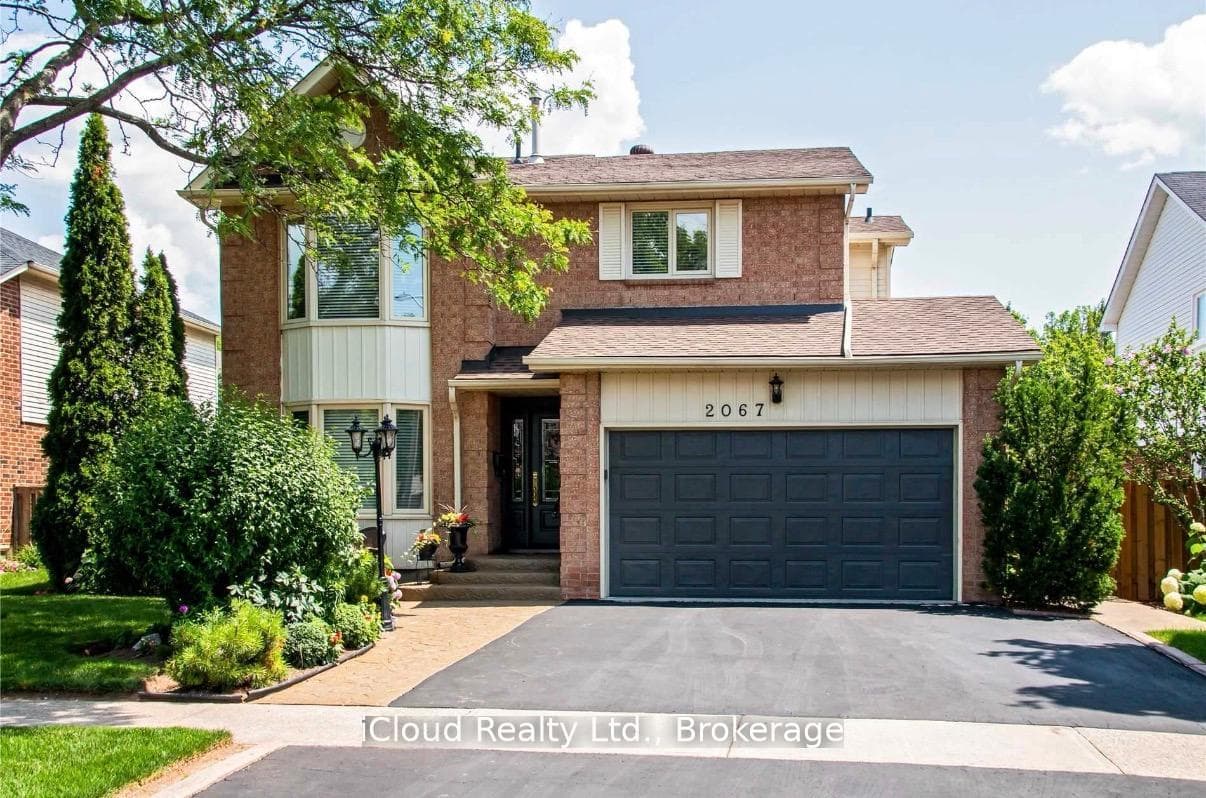2067 Hunters Wood Drive, Burlington, ON L7M 2T1