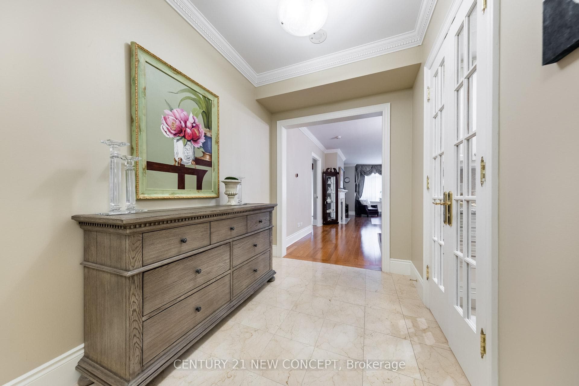 7071 Bayview Avenue 204, Markham, ON L3T 7Y8