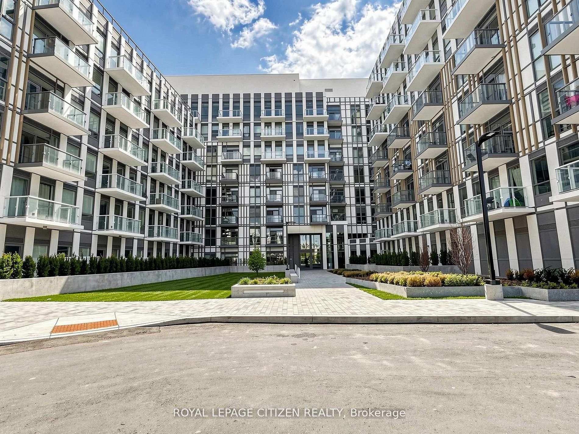 1005 Dundas Street 711, Oakville, ON L6H 8C7