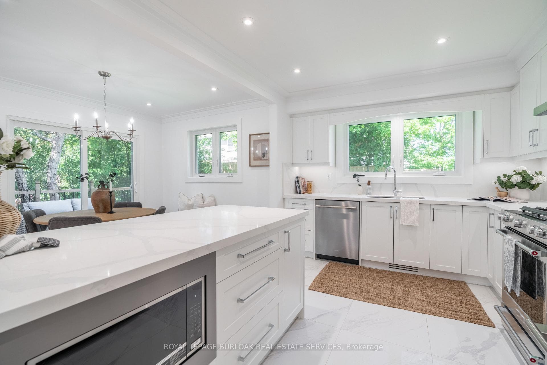 1379 Christina Court, Burlington, ON L7P 2V8