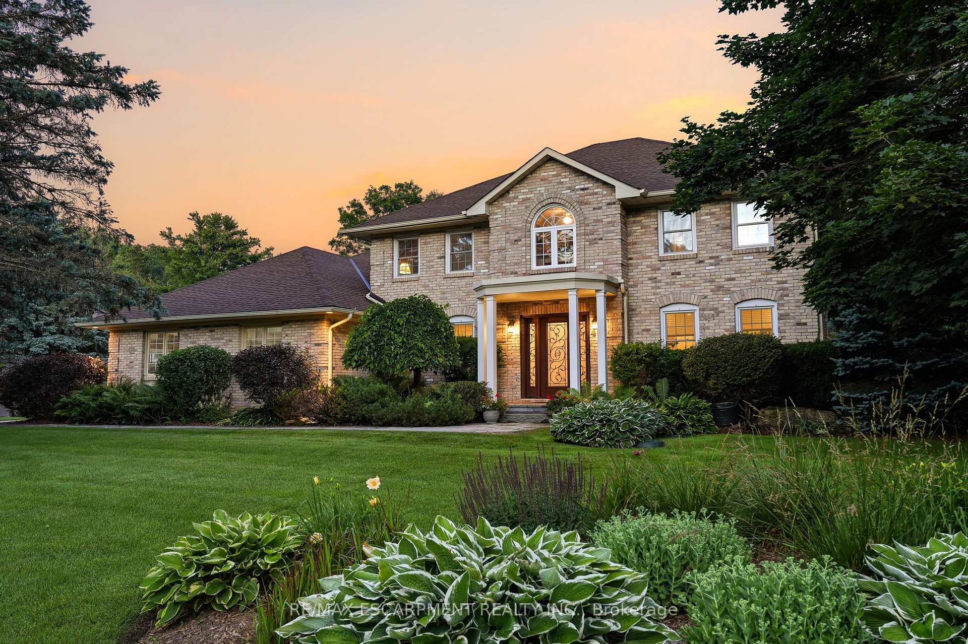 48 Woodend Drive, Hamilton, ON L0R 1H2