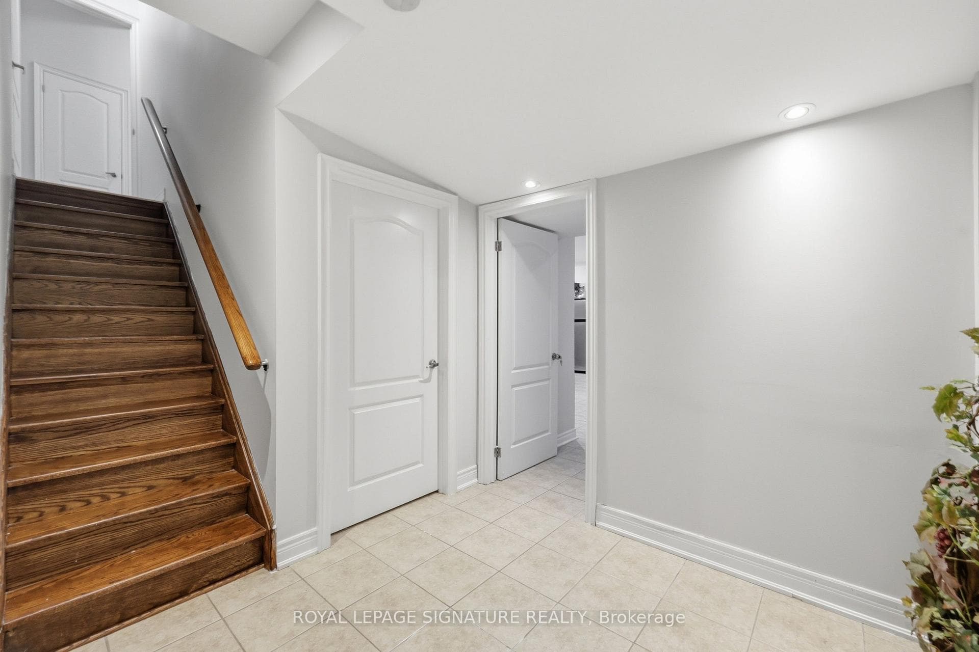 221 Peak Point Boulevard Bsmt, Vaughan, ON L6A 0B6