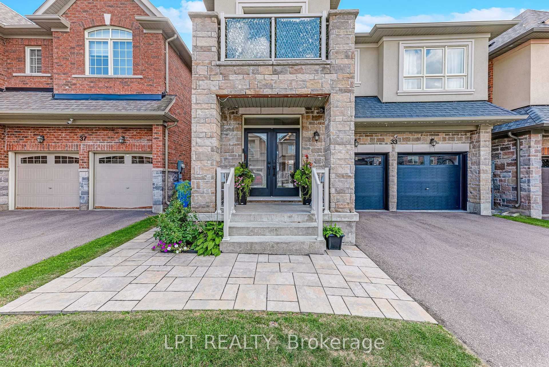 33 Mondial Crescent, East Gwillimbury, ON L9N 0S1