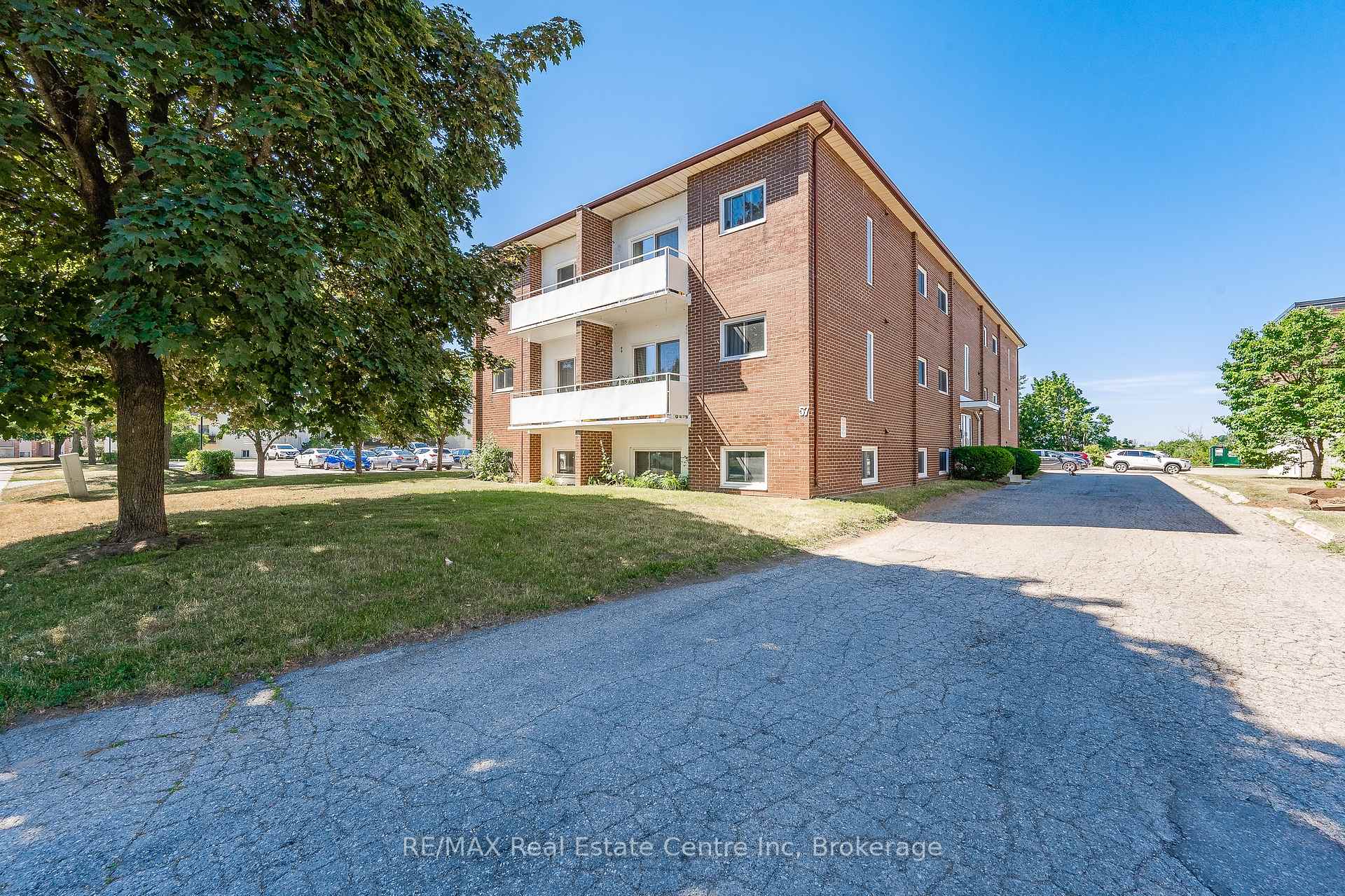 57 Conroy Crescent 102, Guelph, ON N1G 2V5