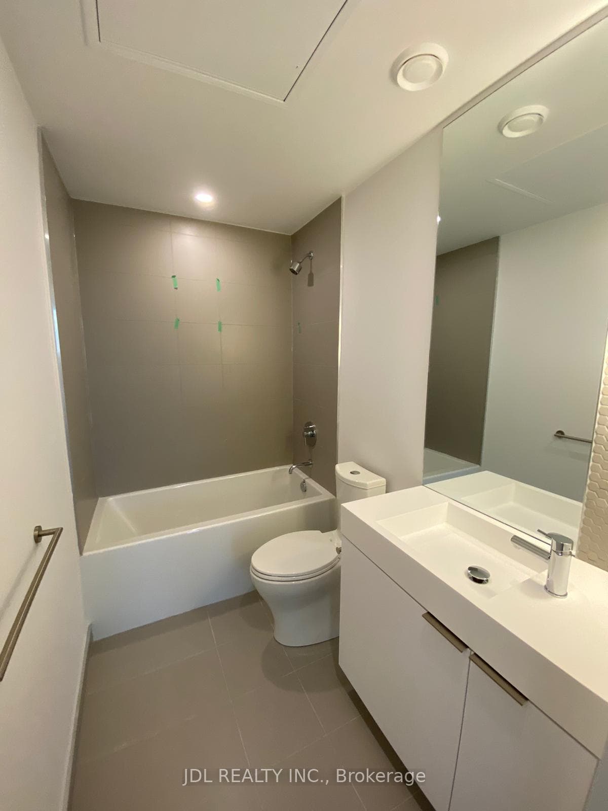 33 Helendale Avenue 1811, Toronto, ON M4R 0A4