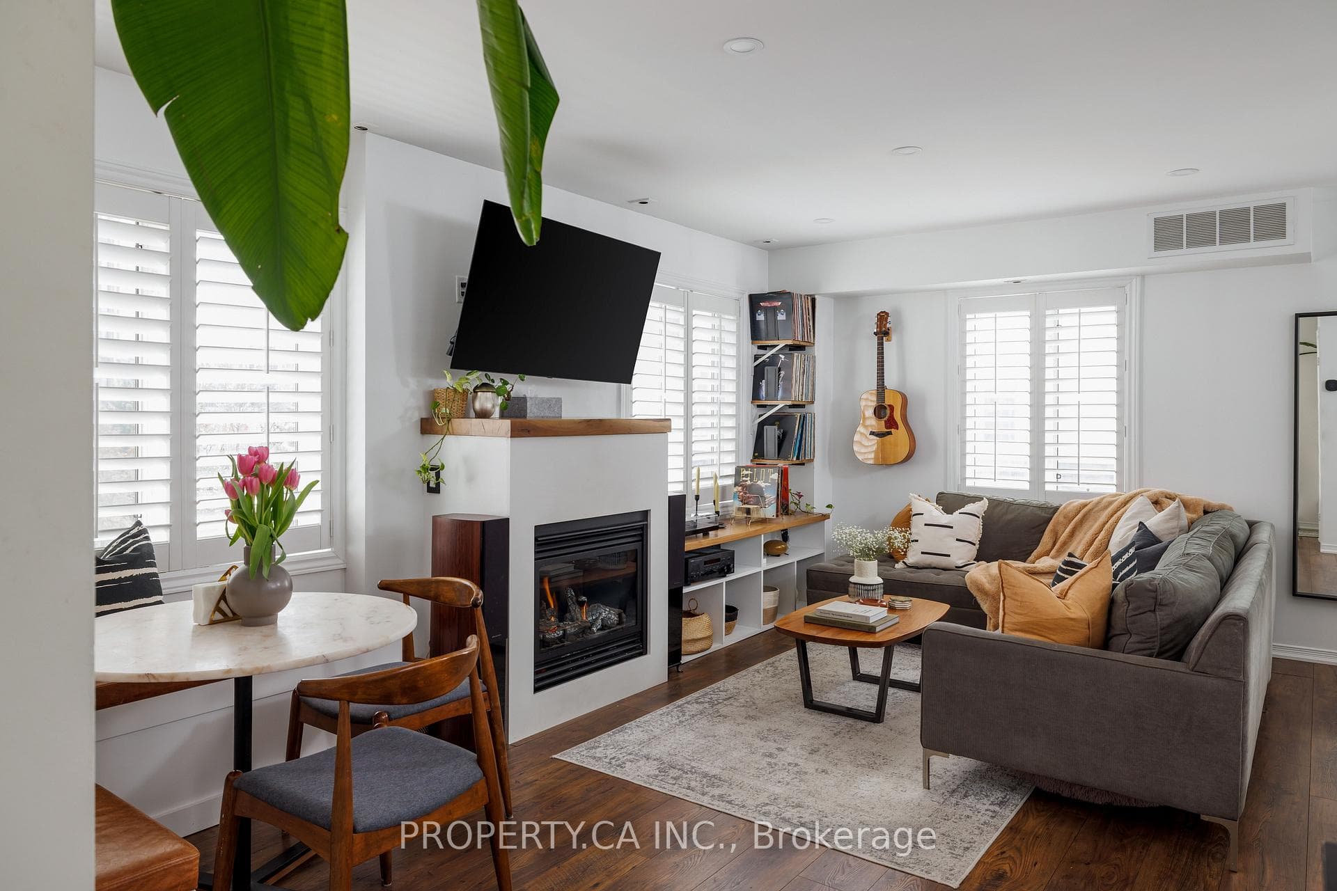 12 Sudbury Street 819, Toronto, ON M6J 3W7