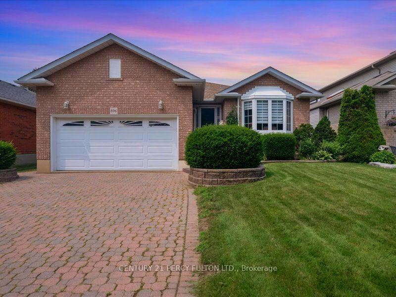 896 Sundance Circle, Oshawa, ON L1J 8P1