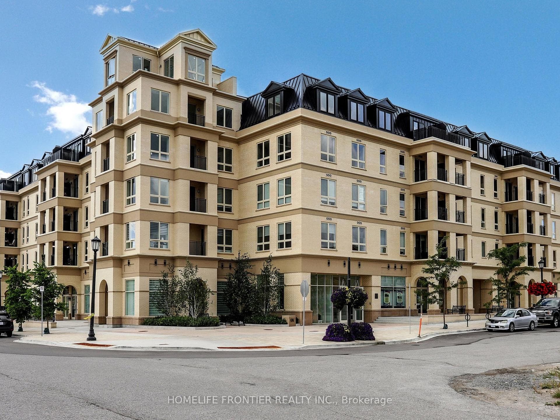 101 Cathedral High Street 105, Markham, ON L6C 3L8