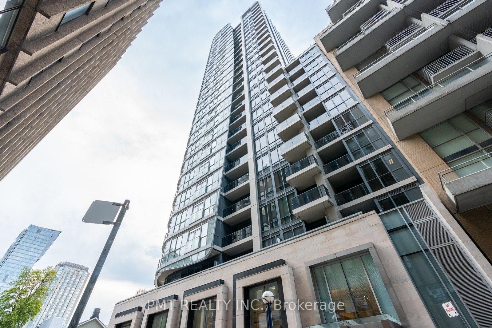 88 Cumberland Street 706, Toronto, ON M5R 0C8