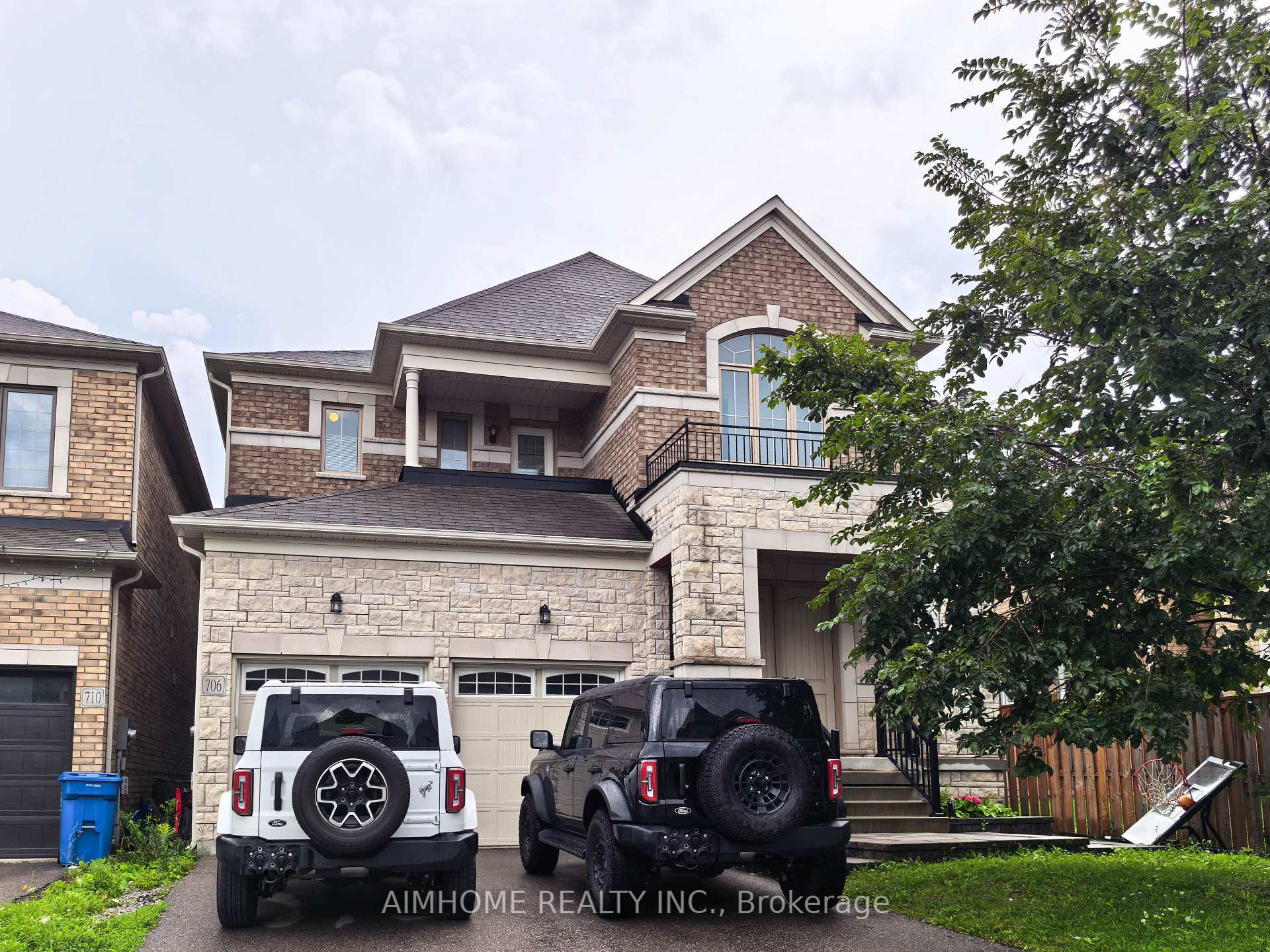706 Harry Douglas Street, Newmarket, ON L3X 0J8