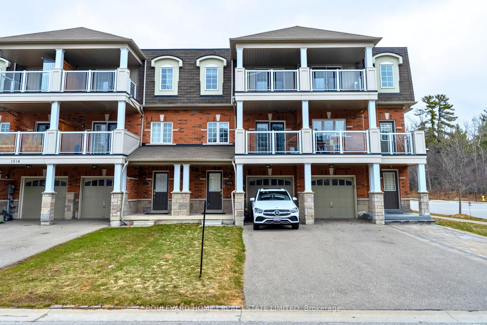 1518 Shepway Mews, Pickering, ON L1X 0C7