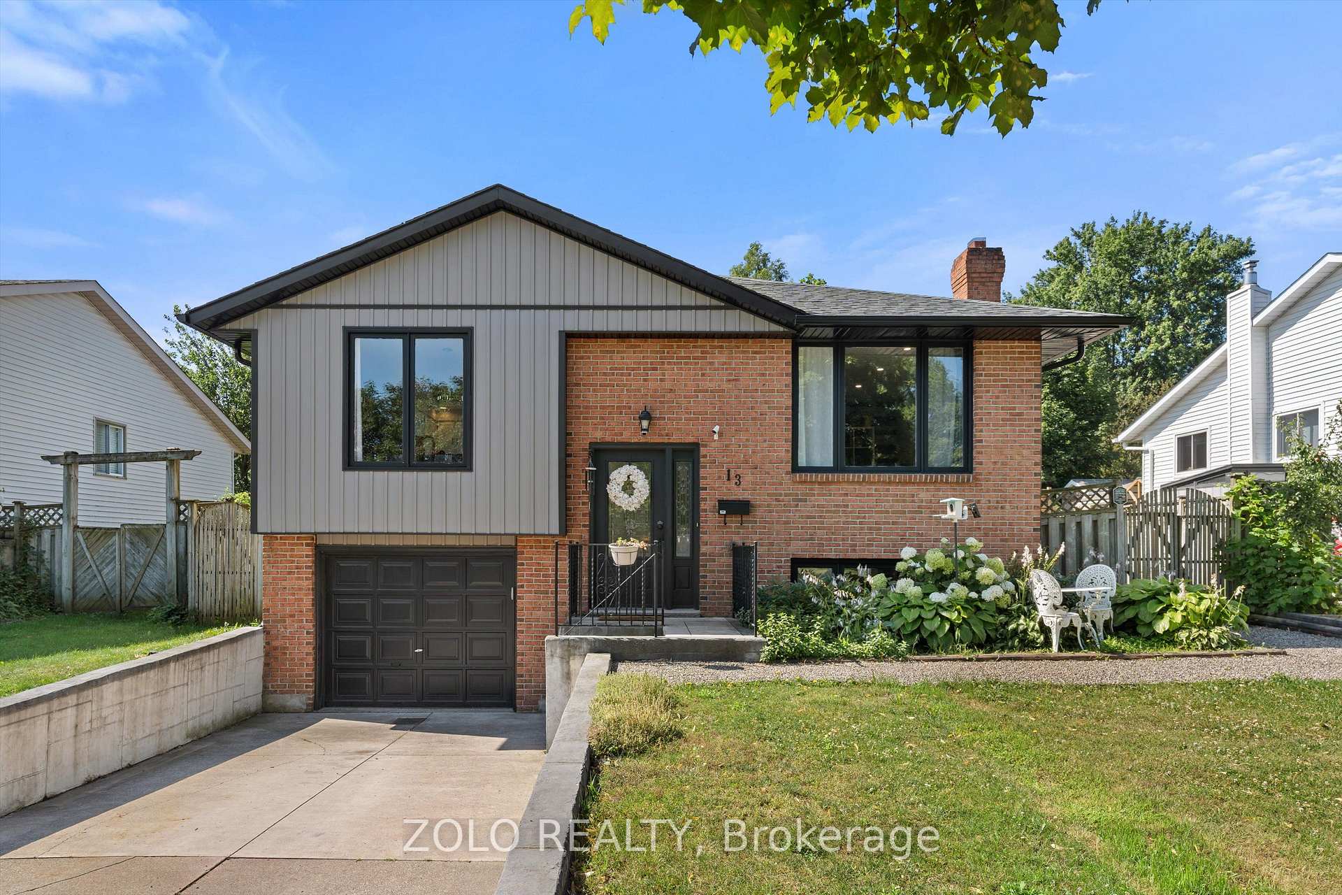 13 Cowan Drive, Thorold, ON L2V 4Y8