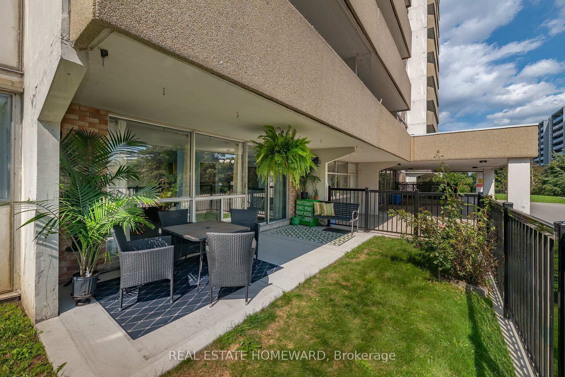 120 Dundalk Drive 105, Toronto, ON M1P 4V9