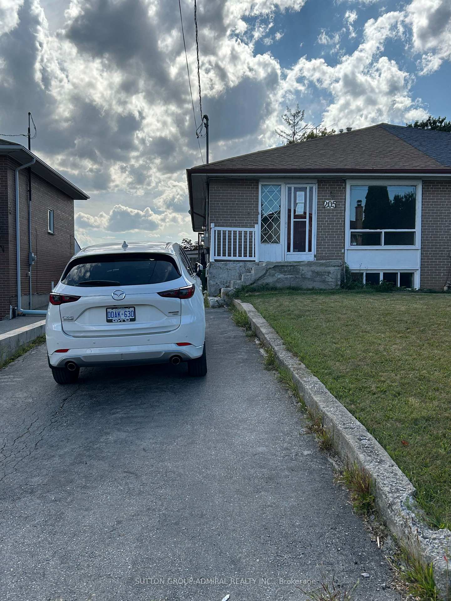 205 St Lucie Drive, Toronto, ON M9M 1T4