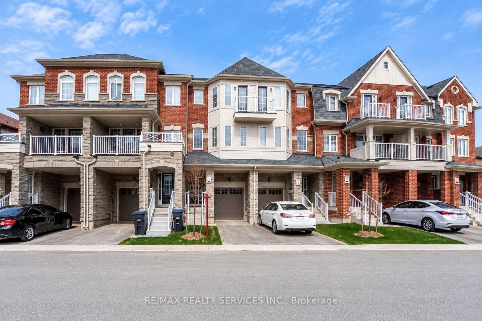 8 Rabbit Run Way, Brampton, ON L6Z 0J2