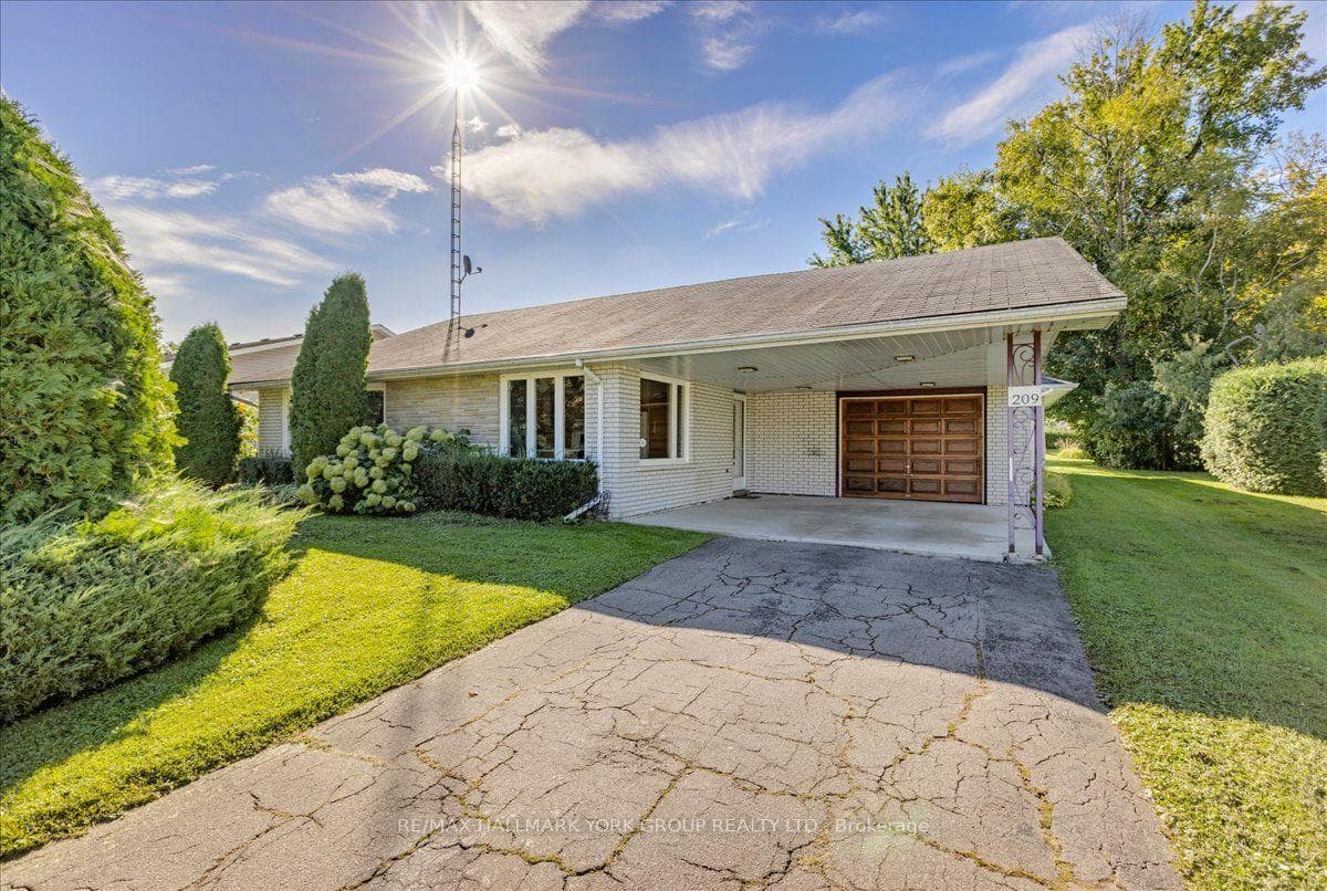 209 South Channel Drive, Georgina, ON L4P 2N4