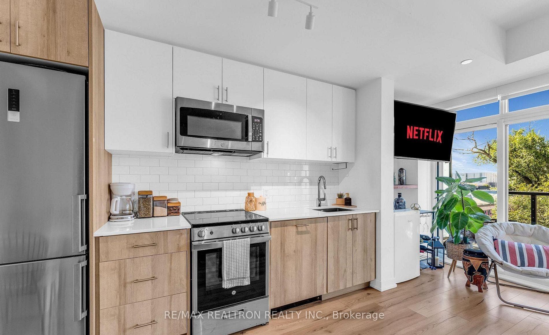 1195 The Queensway 317, Toronto, ON M8Z 1R6