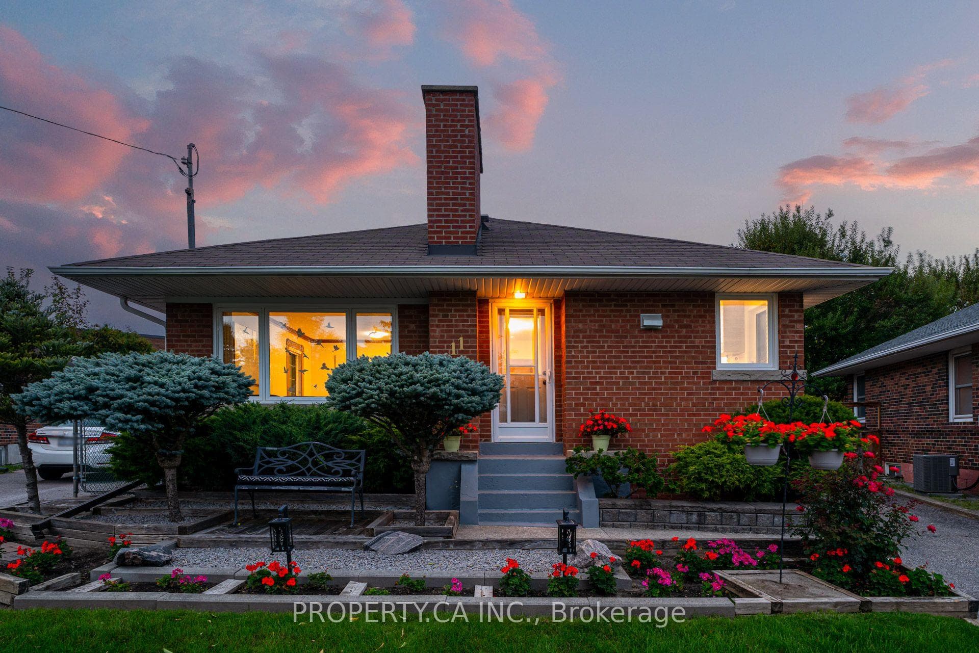 11 Barnsley Court, Toronto, ON M1R 3X5
