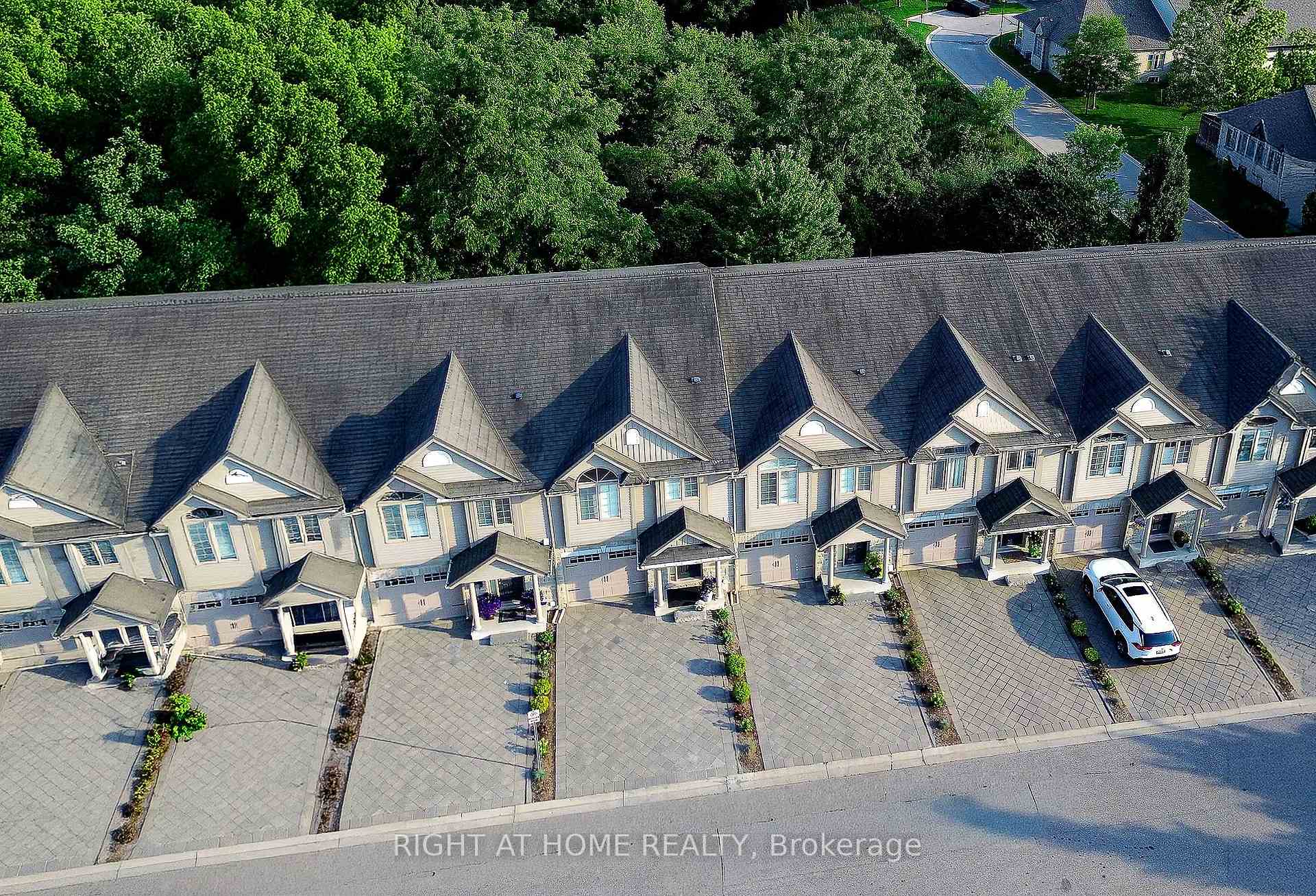 582 Hyde Park Road 7, London North, ON N6H 3S1