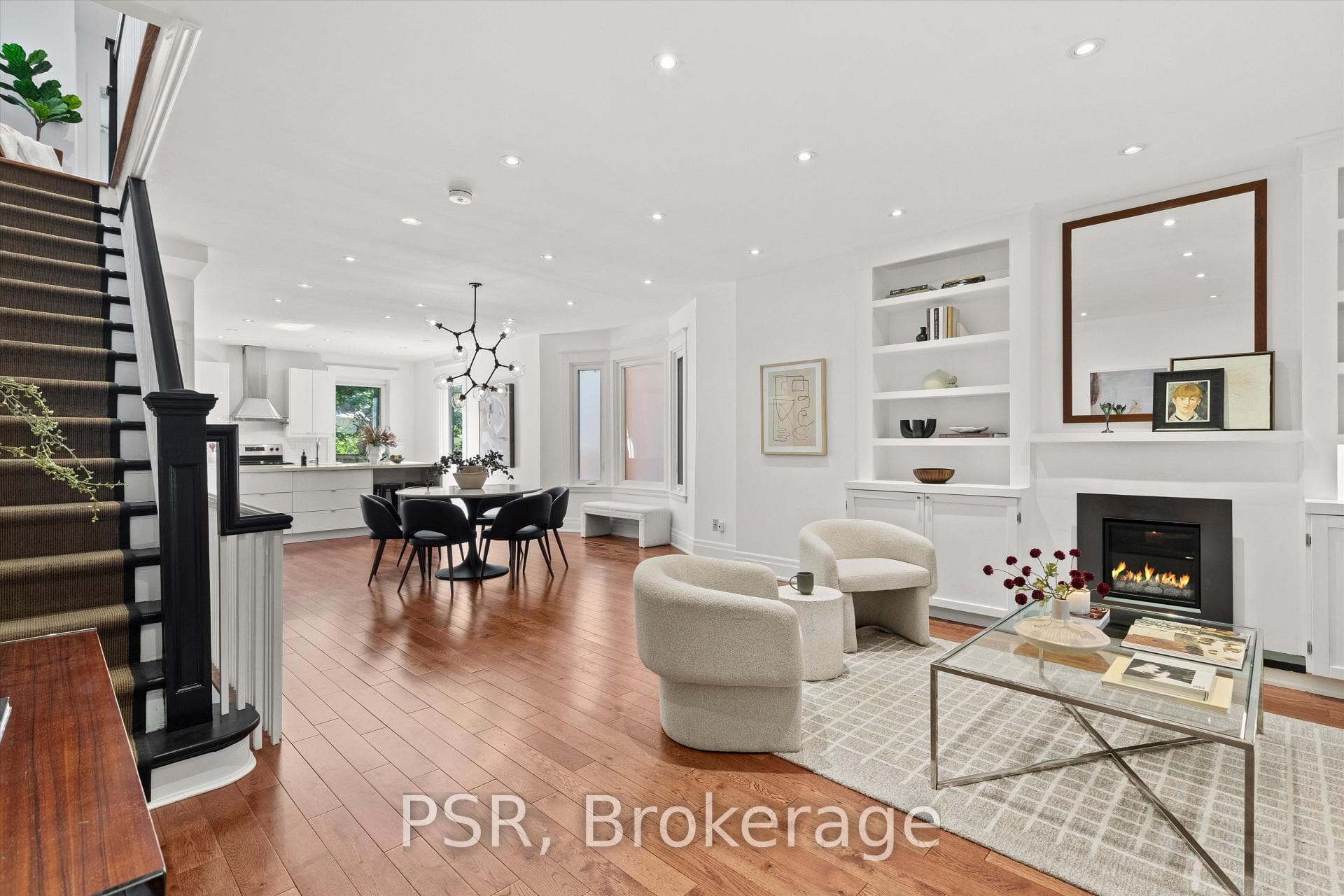 16 Mackenzie Crescent, Toronto, ON M6J 1T1