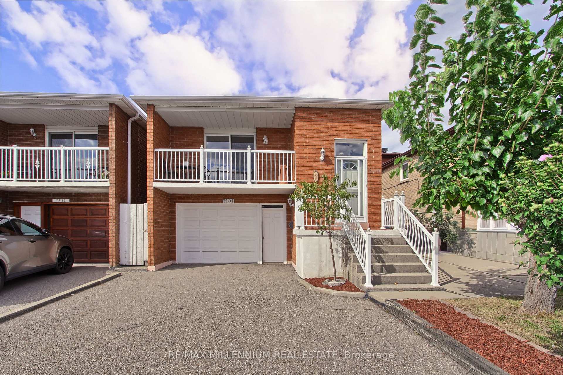 7431 Sigsbee Drive, Mississauga, ON L4T 3S5