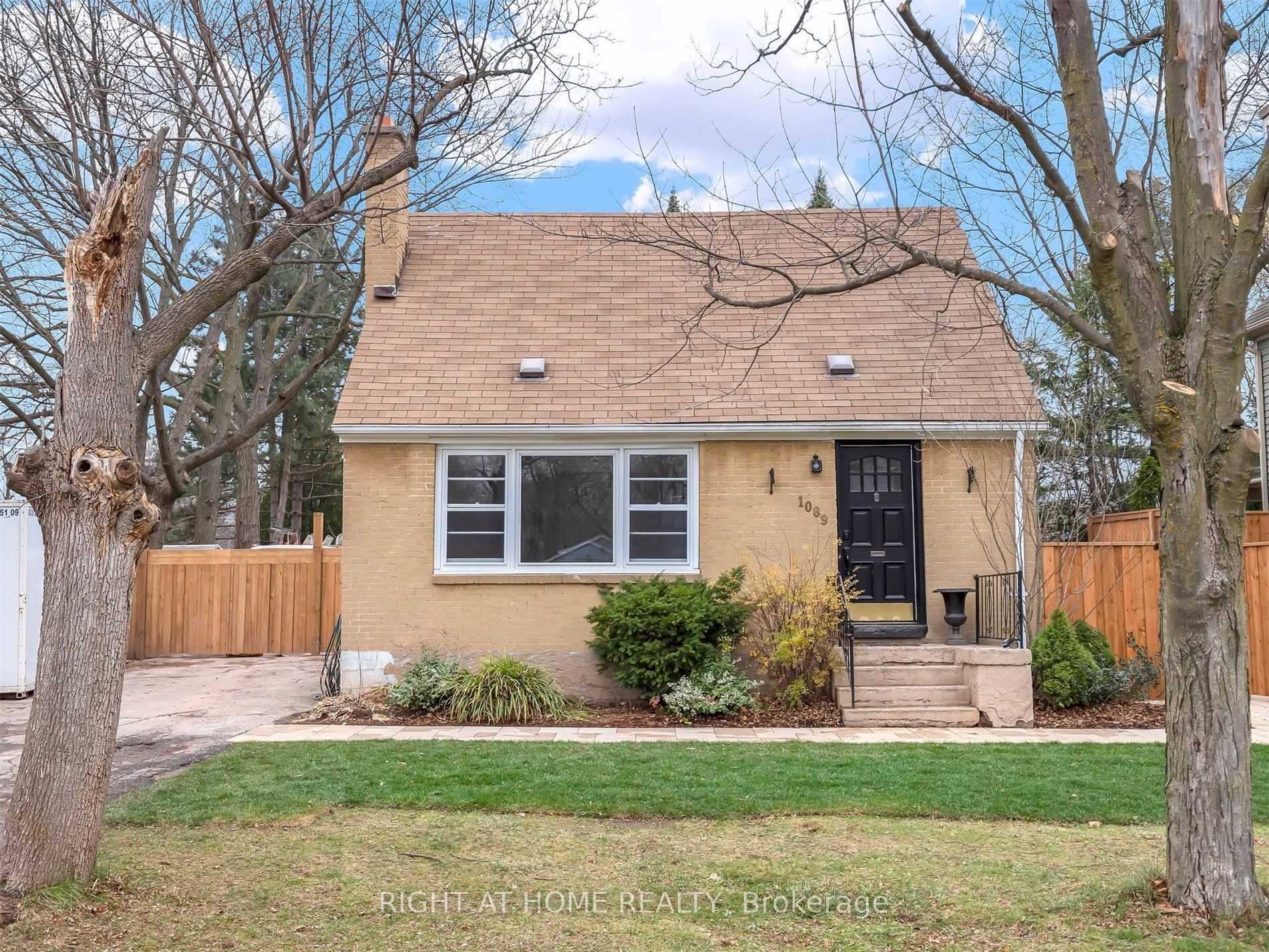 1089 Truman Avenue, Oakville, ON L6H 1Y7