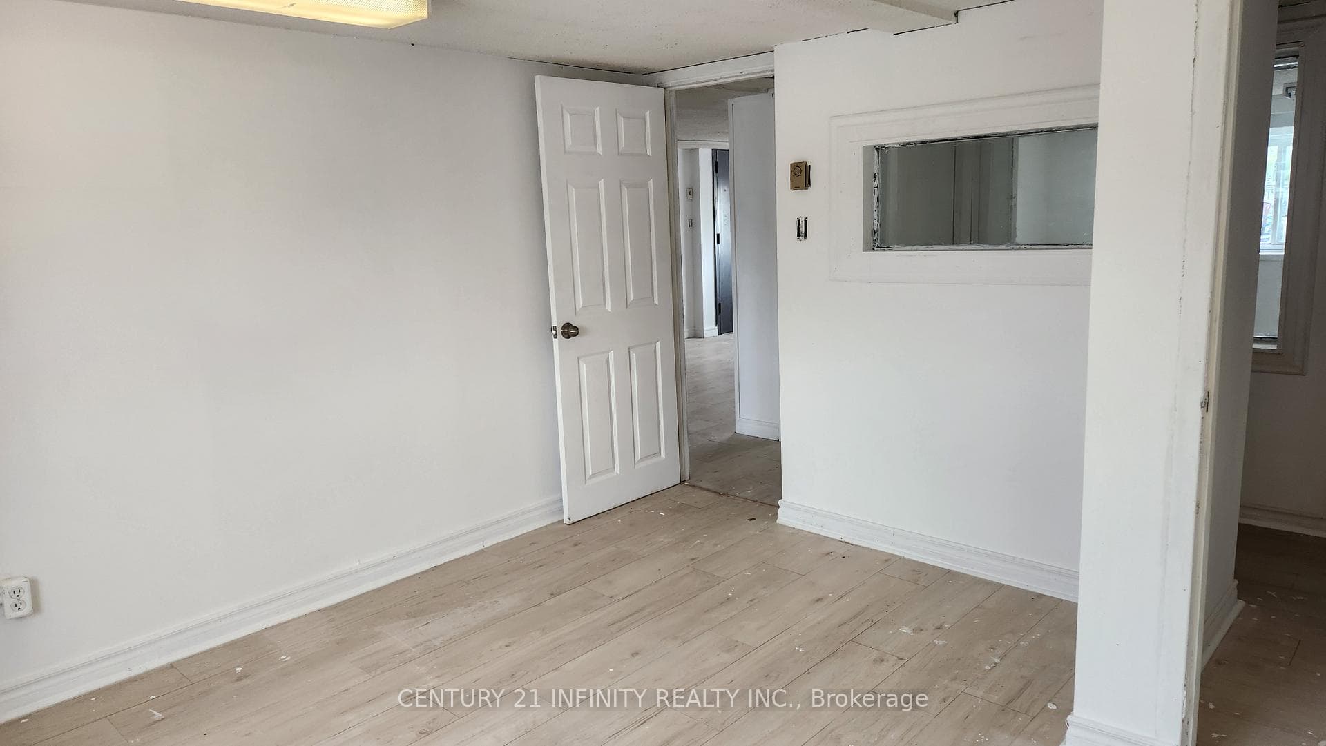 1019 Nelson Street 8, Oshawa, ON L1H 7N9