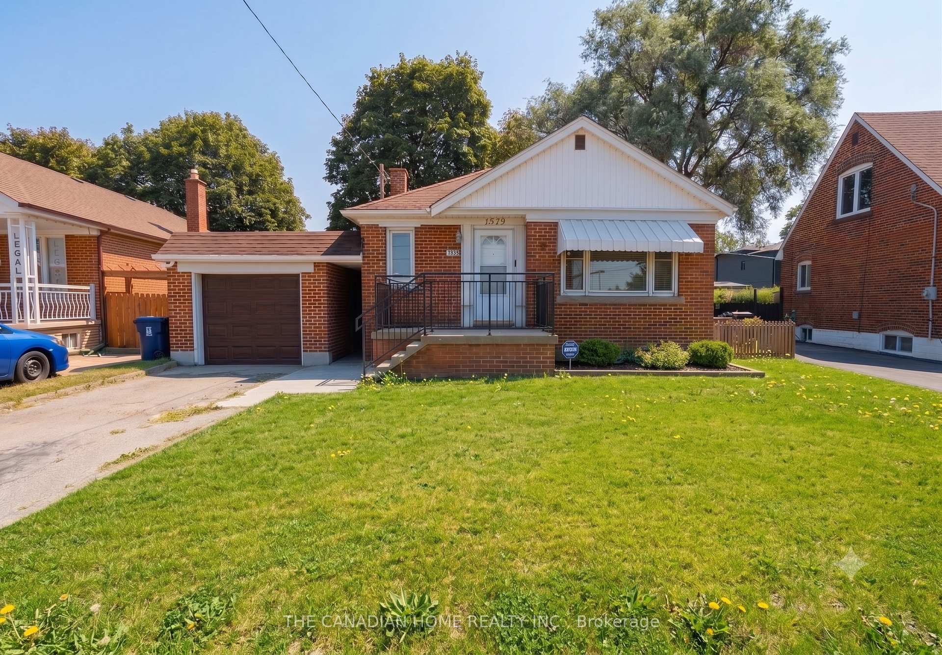 1373 Pharmacy Avenue, Toronto, ON M1R 2J6
