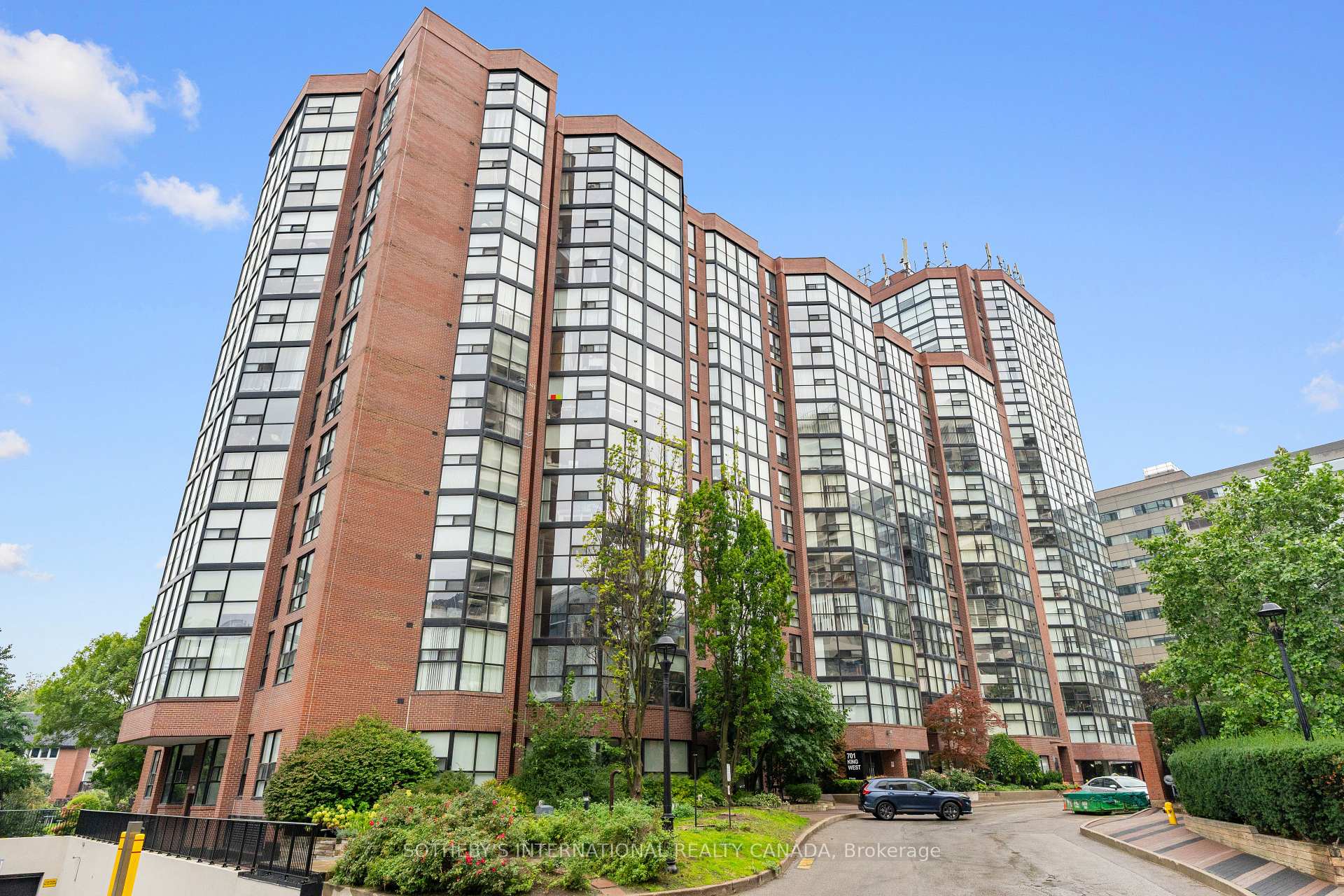 701 King Street 105, Toronto, ON M5V 2W7