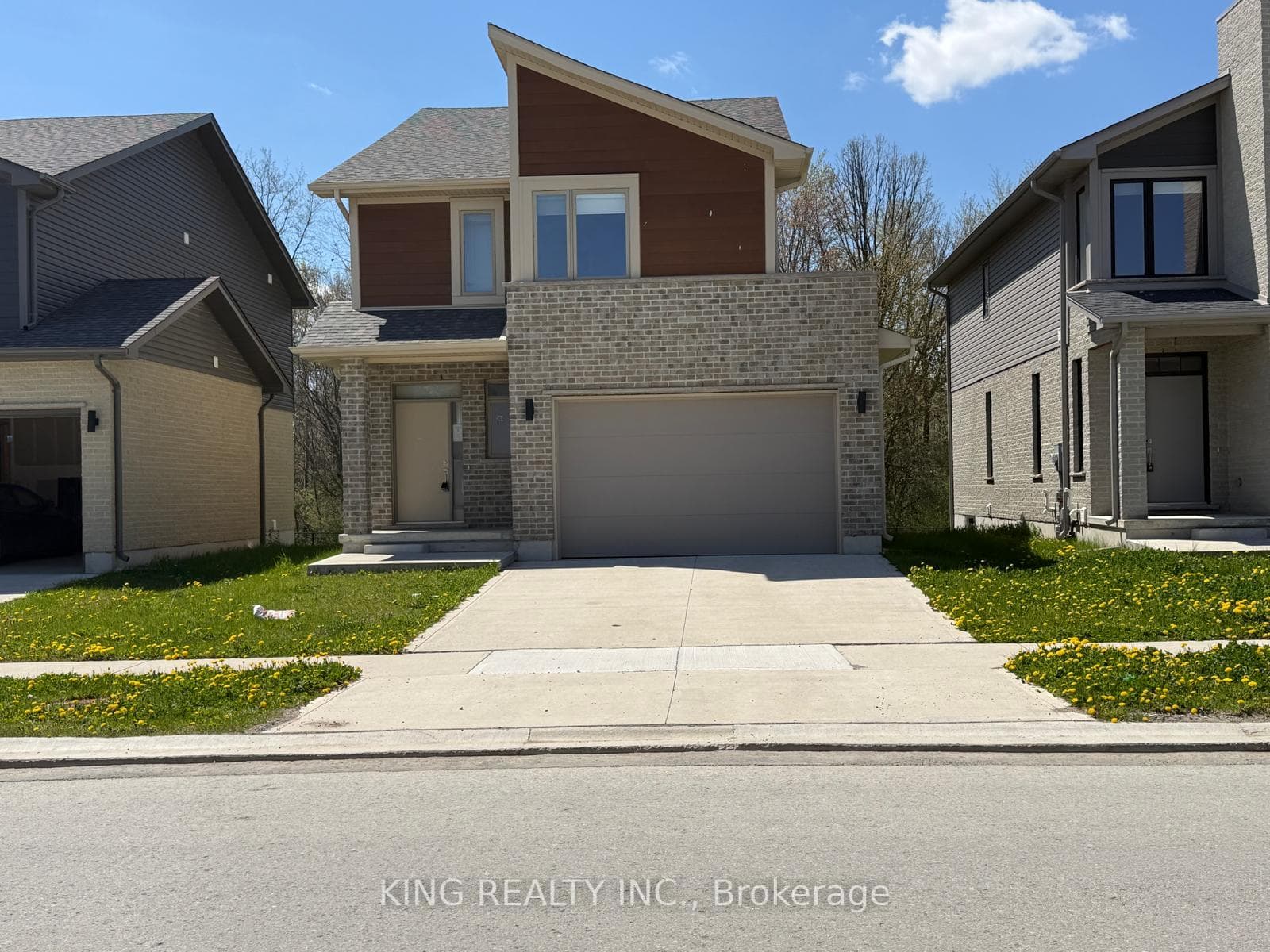 2004 Evans Boulevard LOWER, London South, ON N6M 0J7