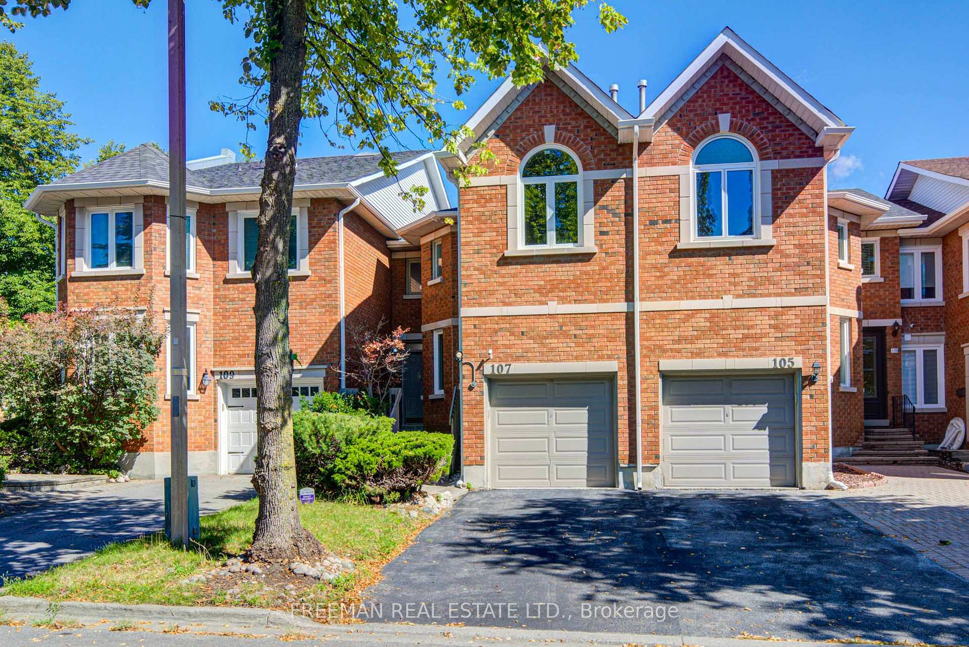 107 Brownstone Circle, Vaughan, ON L4J 7R1