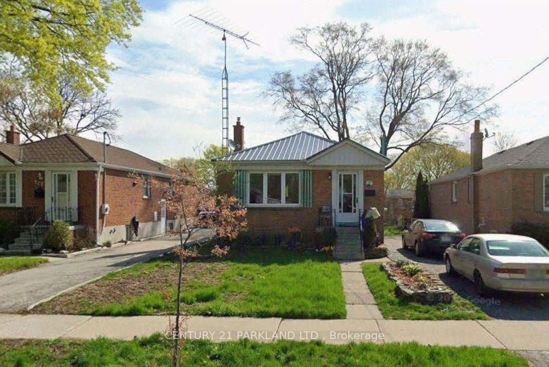 125 North Carson Street, Toronto, ON M8W 4C7