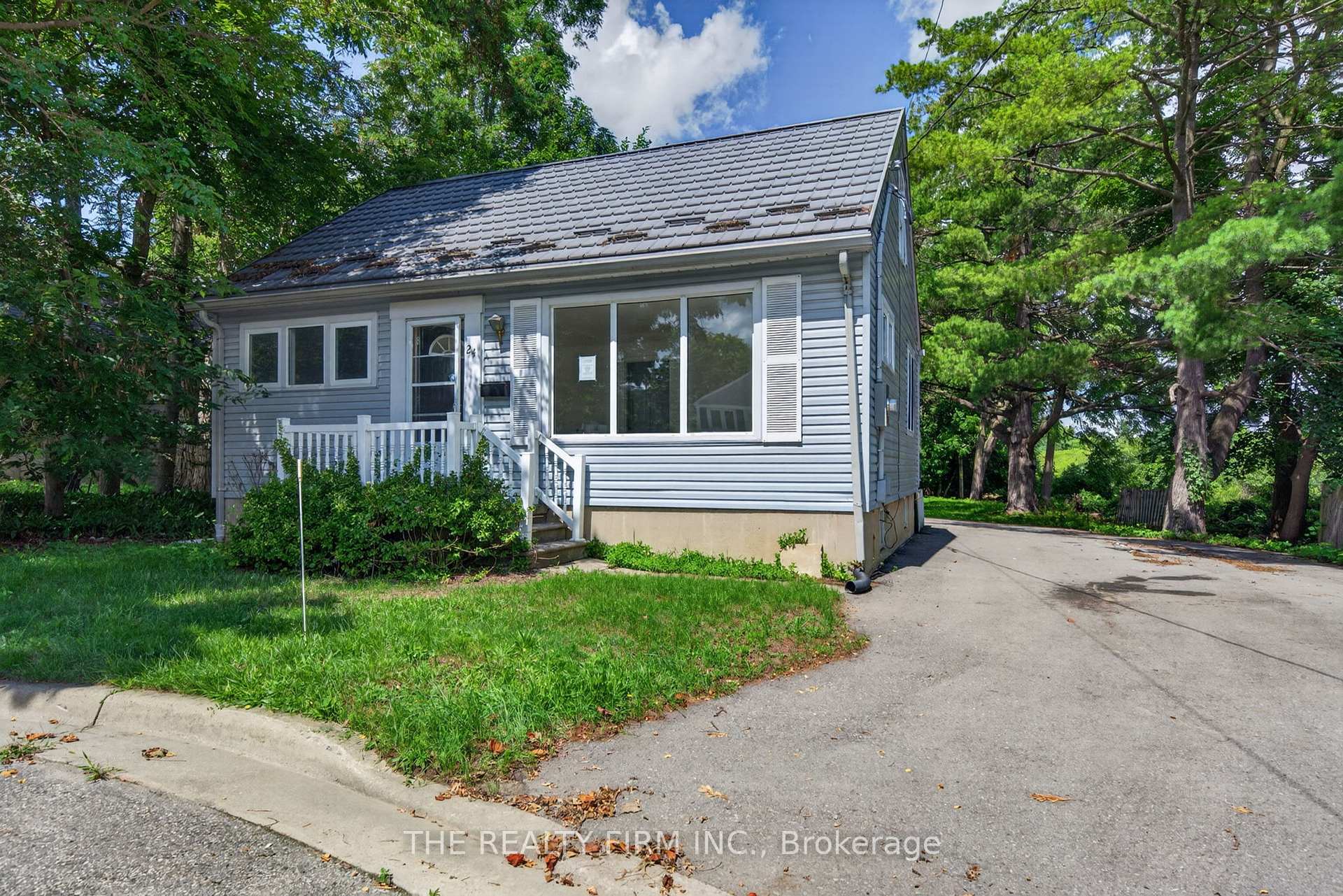 24 Fairview Court, London South, ON N6C 2C5