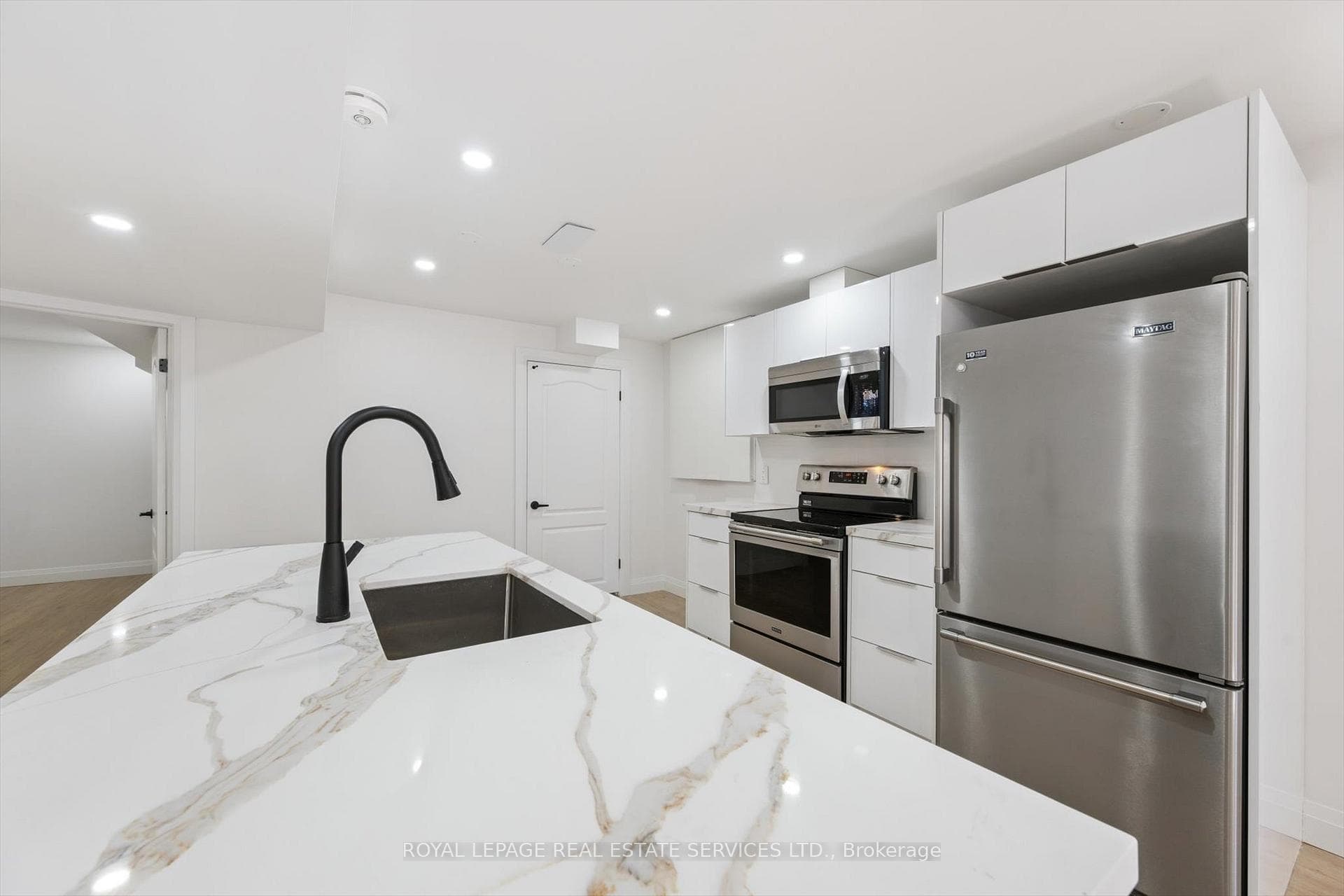 3872 Densbury Drive Bsmt Apt, Mississauga, ON L5N 6Y9