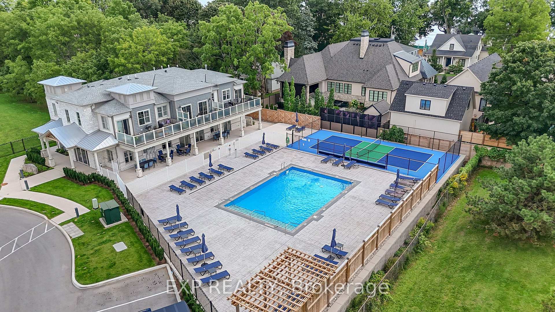 29 Cyclone Way E 2, Fort Erie, ON L0S 1B0
