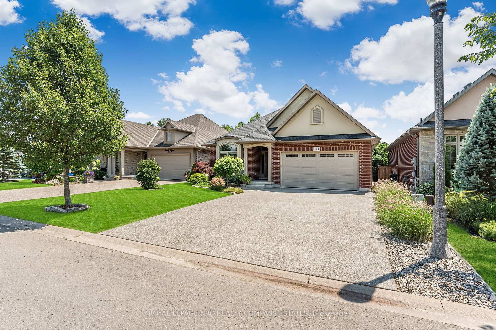 104 Brookhaven Court, Welland, ON L3C 0A4