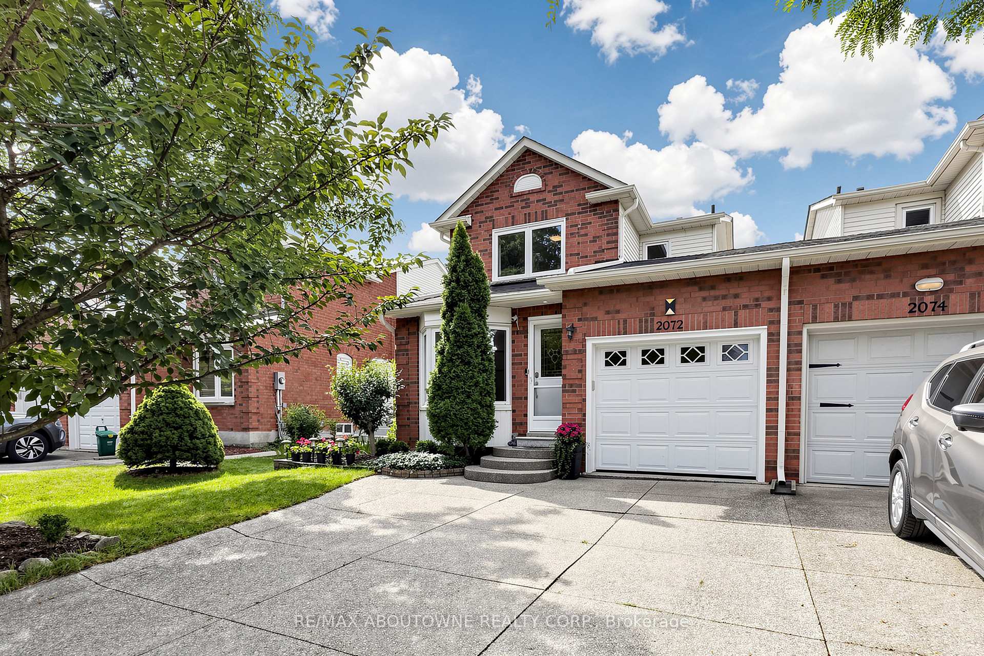 2072 Glenada Crescent, Oakville, ON L6H 4M2