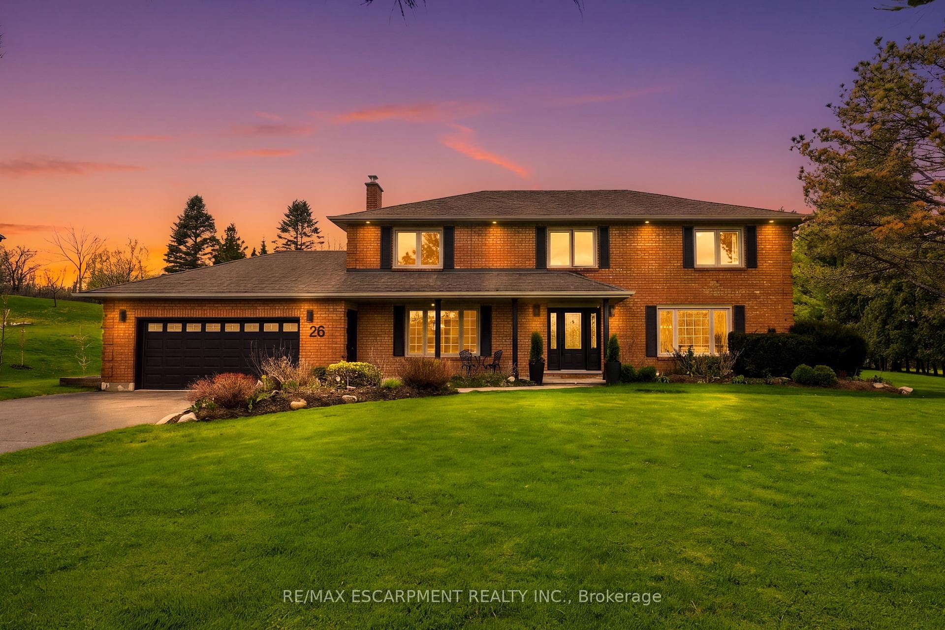 26 Weneil Drive, Hamilton, ON L8B 0Z6