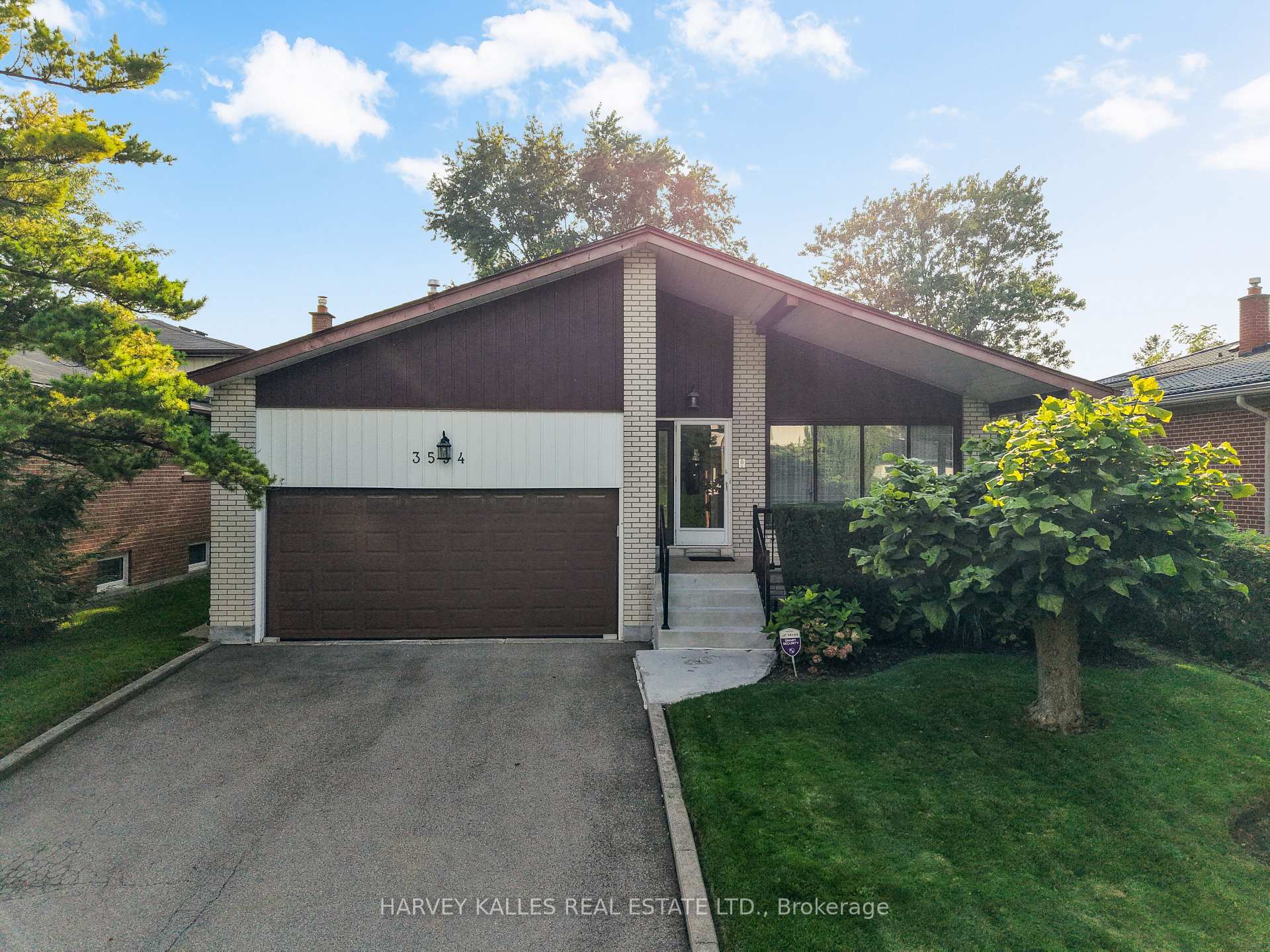 3594 Autumn Harvest Drive, Mississauga, ON L4Y 3S1