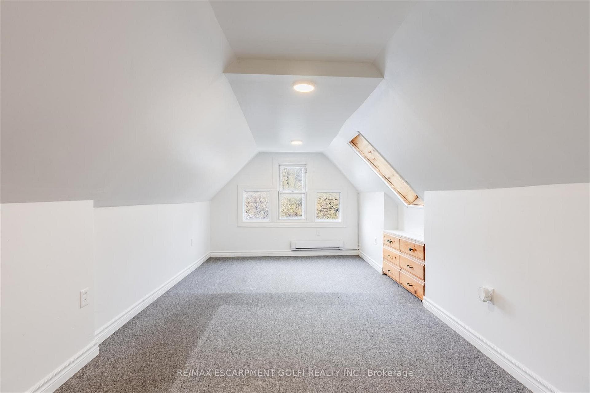49 Myrtle Avenue, Hamilton, ON L8M 2E8