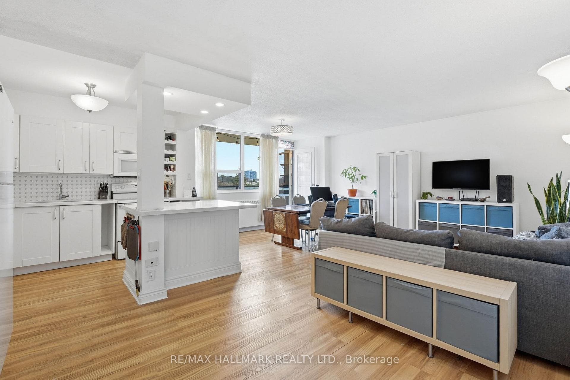 180 Markham Road 503, Toronto, ON M1M 2Z9