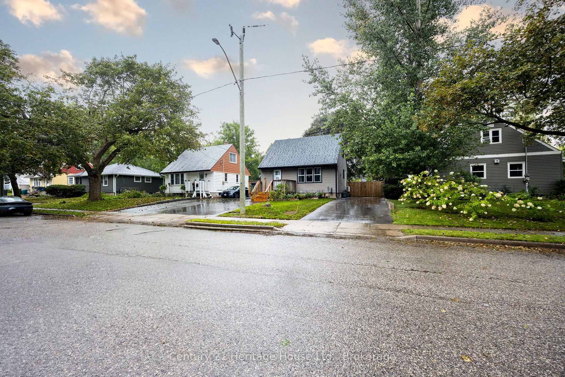 102 Stewart Avenue, Cambridge, ON N1R 2T9