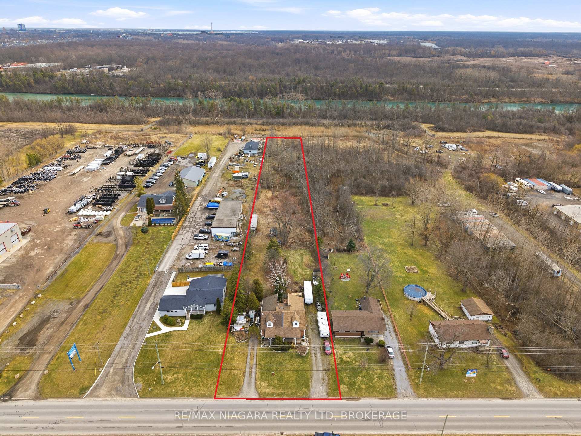 8356 Oakwood Drive, Niagara Falls, ON L2E 6S5