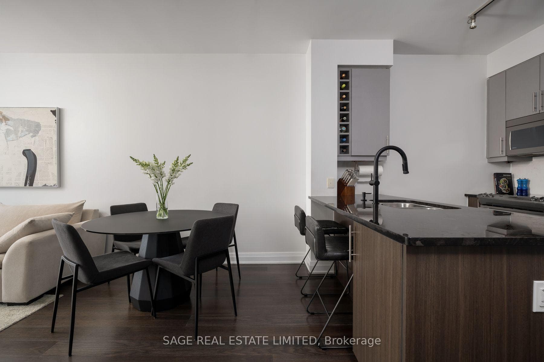 530 St Clair Avenue W 1409, Toronto, ON M6C 0A2
