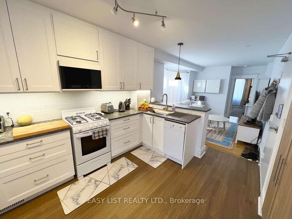 5 Garnock Avenue 2, Toronto, ON M4K 1M1